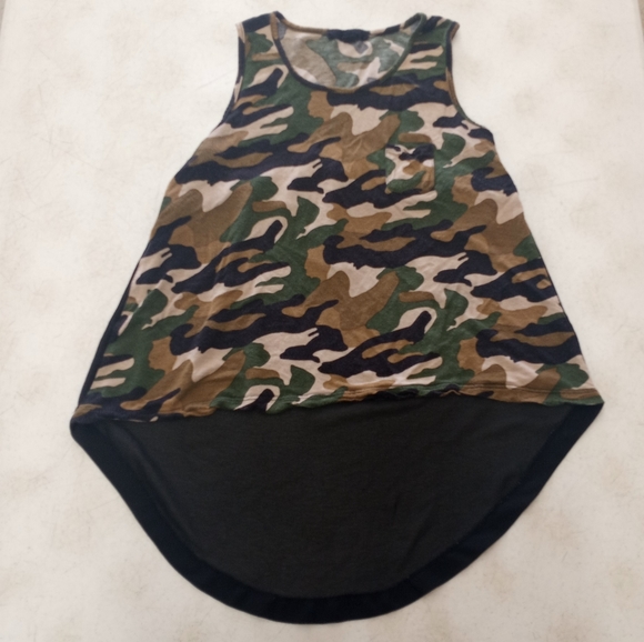 Iris Los Angeles Camo Printed Sleeveless Top - Picture 1 of 3
